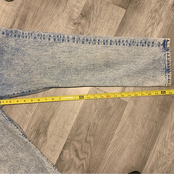 LEVI’S Premium 501 Original Cropped Light Wash Jeans in Stone Throw (Size 27) - Picture 15 of 16